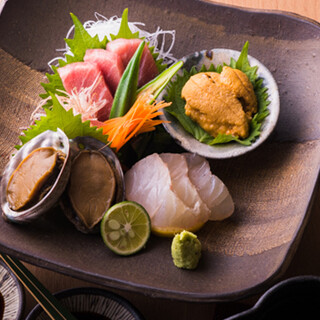 We offer fresh fish delivered directly from Miura as sashimi, boiled fish, etc.
