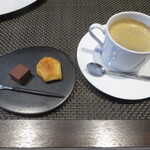 レストラン ラ・フロレゾン・ドゥ・タケウチ - ～LE CAFÉ ET SES PRTITS FOURS～珈琲、小菓子と共に