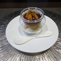 レストラン ラ・フロレゾン・ドゥ・タケウチ - ～L'AMUSE・BOUCHE～人参のムース 甲殻類で取ったコンソメのジュレ 生雲丹