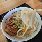 准手打ちな 満福うどん - 麺のリフトアップ