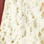 ル・グルニエ・ア・パン - 実物は少し黄味がかっている