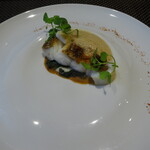 レストラン ラ・フロレゾン・ドゥ・タケウチ - ～LA KUE～山口県産クエのア・ラ・プランチャ エピナ・オ・ブールを添えて ソースビスク