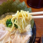 Yokohama Iekei Ramen Tsuru Noya - 太麺の方