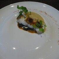 レストラン ラ・フロレゾン・ドゥ・タケウチ - ～LA KUE～山口県産クエのア・ラ・プランチャ エピナ・オ・ブールを添えて ソースビスク