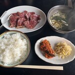 味乃家亭 - サガリ定食…税込1070円