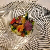 ジュエーメ - 冷前菜は淡路島の鰺に重兵衛トマトのジュレ、きゅうりのガスパチョで爽やかこのお皿は良く見ますね(ΦωΦ)