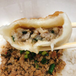 肉汁爆発曾さんの餃子 - 