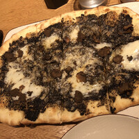 オービカ モッツァレラバー 横浜店 - トリュフピザ