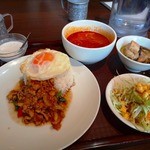 タイ料理セーンタイ - ガバオ＆グリーンカレー　トムヤムクンにアップグレード