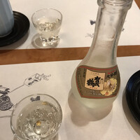 鰻割烹 伊豆栄 本店 - 桜の花びらを型取った金箔入り