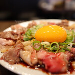 大衆酒場スタンド マルカツ - 国産牛レアしゃぶタタキ(780円)