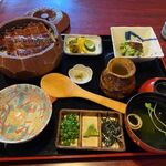 うな勇 - 骨煎餅を食べてると注文したひつまぶし３２００円の出来上がりです。