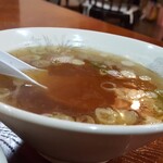 飯城園 - 大きめの器で提供されるスープ