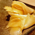 鮨 多門 - ガリはいい感じの辛さ