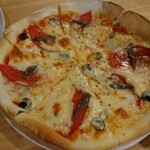 Padma - アンチョビとトマトのピザ