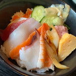 田まる - 海鮮丼アップ