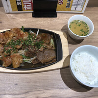 十勝ハーブ牛焼肉 MONMOM - ホルモン焼肉定食@1,300円