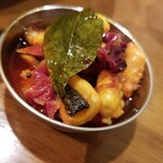 SPICY CURRY 魯珈 - 蛸と赤キャベツのアチャール