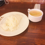 ステーキ瀬里奈 - セルフのスープとご飯