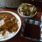 Itami Mito Senta - 定食には、セルフごはんとセルフカレーにサラダが付きます