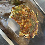 Okonomiyaki Hana - ブタ玉チーズ７００円
                        
                        甘口ソースと青のりをセルフで