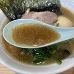 北里家 - スープはマイルドで角が立っていなくて美味しいです