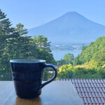 ふふ 河口湖 - テラスでドリップしたコーヒーを飲みながら