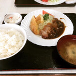 うんの食堂 - 日替り定食(ポークソテーカレーソース) ¥770-