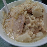 ラーメン二郎 - ぶた入り、あぶら固まり