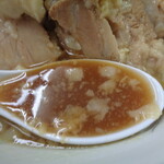 ラーメン二郎 - 醤油先行！