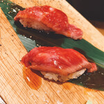 炭火バル 神田岩本町style - 仙台牛の炙り肉寿司　1貫250円