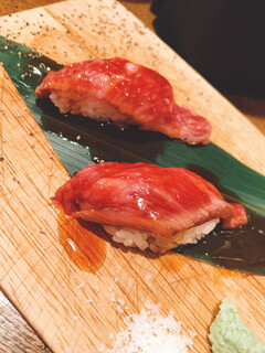sumibibarukandaiwamotochousutairu - 仙台牛の炙り肉寿司　1貫250円