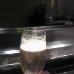 鉄板焼 よこはま - 鉄板焼カウンターと生ビール