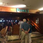 DUKE'S WAIKIKI - 少し待ちます。