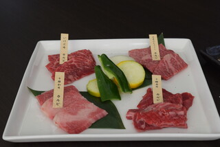 Shunno Yasai To Yakiniku Daichino Takumi - 十勝産ブランド牛4種カルビの食べ比べ