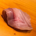 Sugaya - フエ鯛のお腹側。一週間の熟成で脂も乳化。まったりとした食感を奏でます