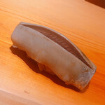 すが弥 - 北海道産の鰯。脂のドレスが美しい