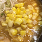 麺場 もっけい - コーン入ってます。