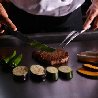 Full of realism! Teppan-yaki cooked in front of your eyes by the chef