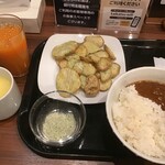 快活CLUB - 料理写真:厚切りポテト&夜食カレー&ドリンク(2020.8.15)