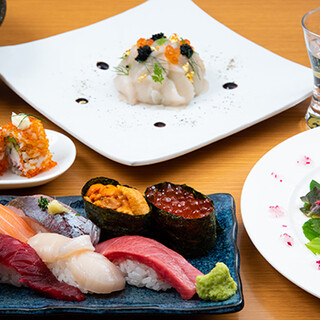 无限畅饮套餐5,000日元起！还提供各种时令菜肴。