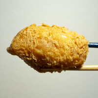 おつな寿司 - 油揚げを裏返して巻いてあり、油揚げの食感が「ぎゅぎゅっ」と凝縮して感じられる