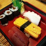 松月 - 寿司は鉄火巻き半分と、鮪赤身、玉子、タコの３貫