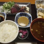 まるさ水産 - 鰹タタキ定食(税込1,540円)