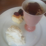 チーズケーキセット（３種のチーズケーキ）８００円