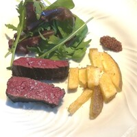 La Brianza - 和牛炭火焼きフレンチフライタスマニア産粒マスタード。素材もいいのだと思うし、それに増していつも火入れの感じが好きでおいしい。フレンチフライもいつもと目先が変わっていいですねおいしい