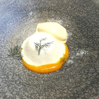 La Brianza - パンナコッタにマンゴーソースとディル、アイスクリーム添え。フルーティーさとまろやかさにディルの香りがあるととても引き立ちますね。ひと味もふた味も味わい膨らんで楽しめました☆