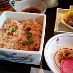 しゃぶしゃぶ・日本料理 木曽路 - たっぷりの炊き込みご飯