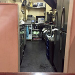 Abats. - この厨房で魔法のように次々と素晴らしい料理が出来上がっていくのを呆然と眺め続けましたが今日で見納めです