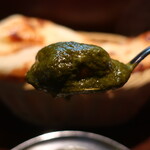 ハッピー ネパール&インディアン レストラン - サグチキンカレーリフトアップ